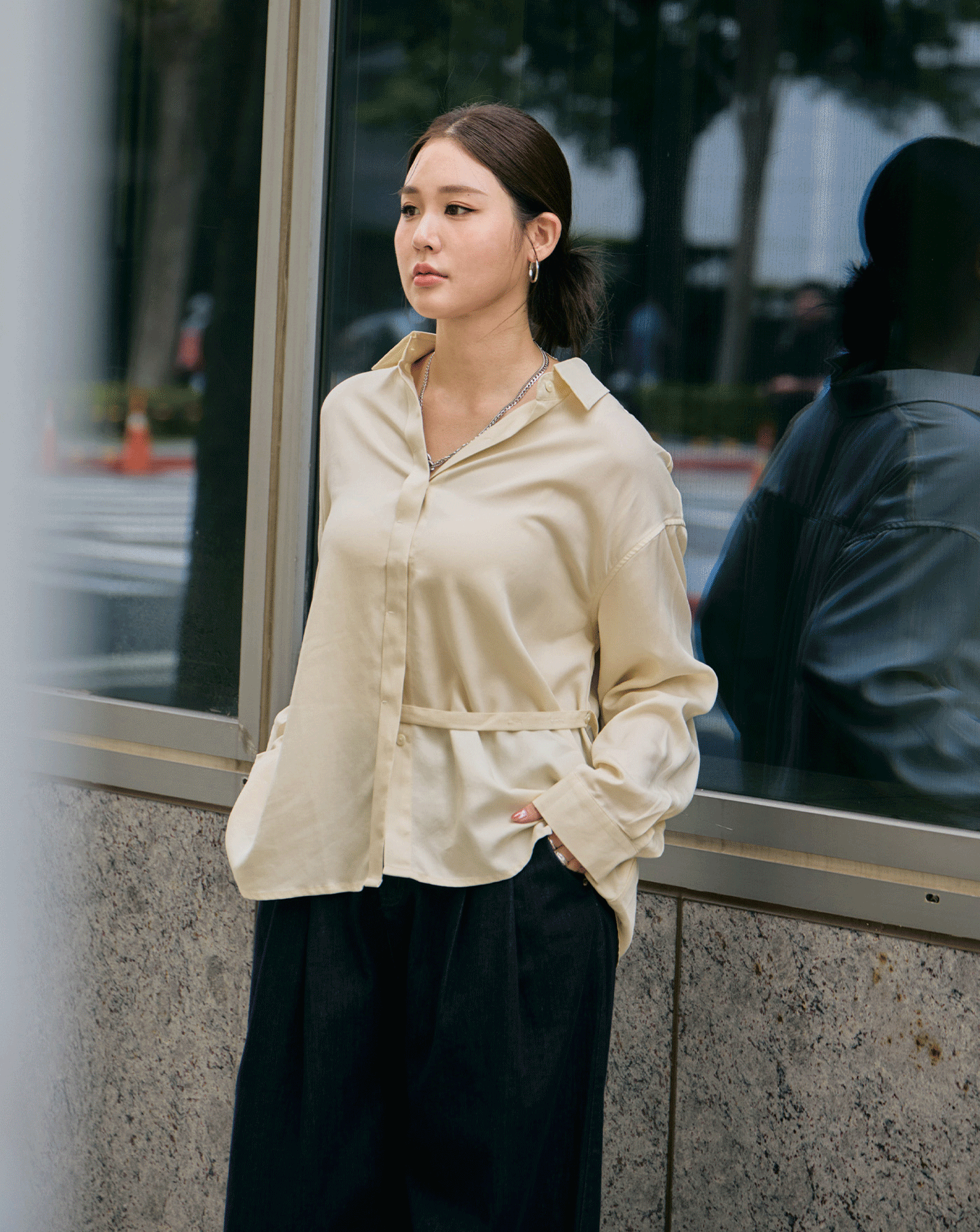 側釦造型質感垂墜天絲襯衫(三色)