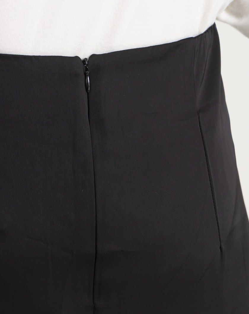 衣櫃必備緞面A字長裙