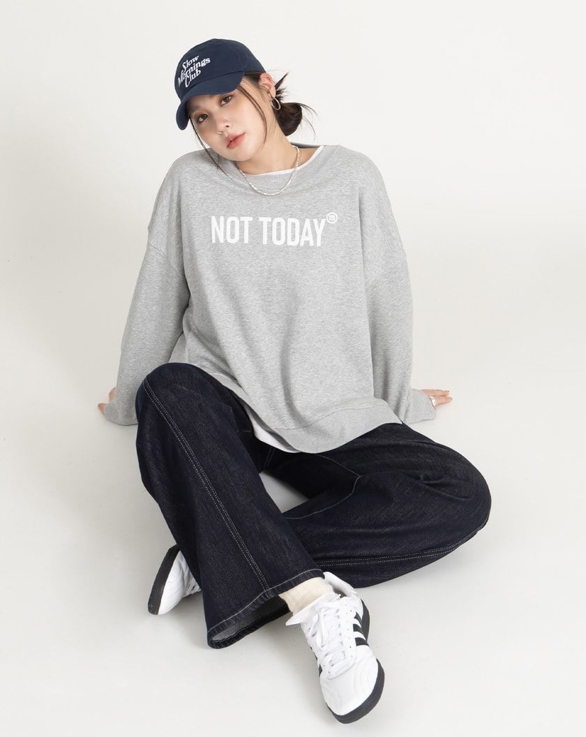 not today下擺開開衩不卡臀大學T(兩色)