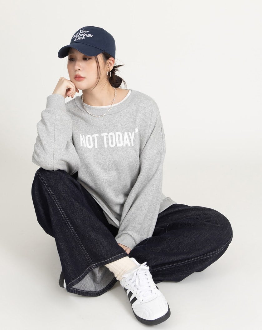 not today下擺開開衩不卡臀大學T(兩色)