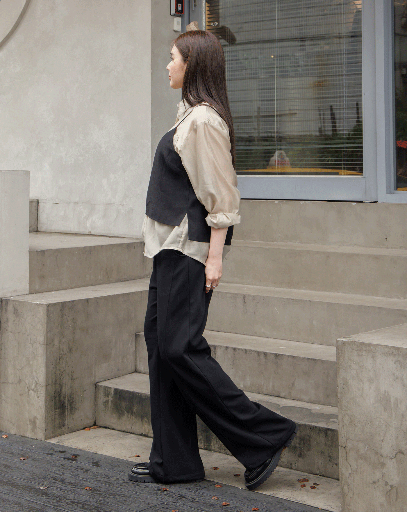 率性剪接鬆緊垂墜直筒褲