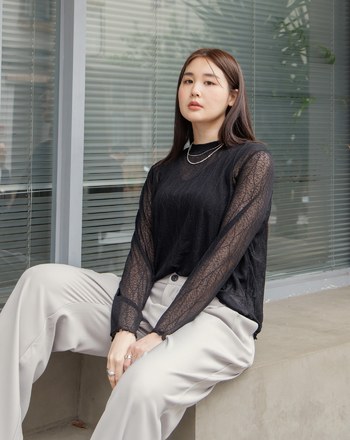 蕾絲紋理透膚立領內搭上衣