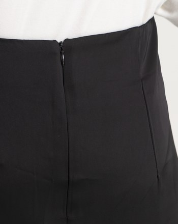 衣櫃必備緞面A字長裙